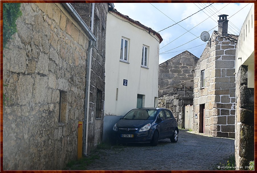 

Door de nauwe straatjes van Pvoa de So Cosme
Pvoa de So Cosme 

Póvoa de São Cosme  -  10/29