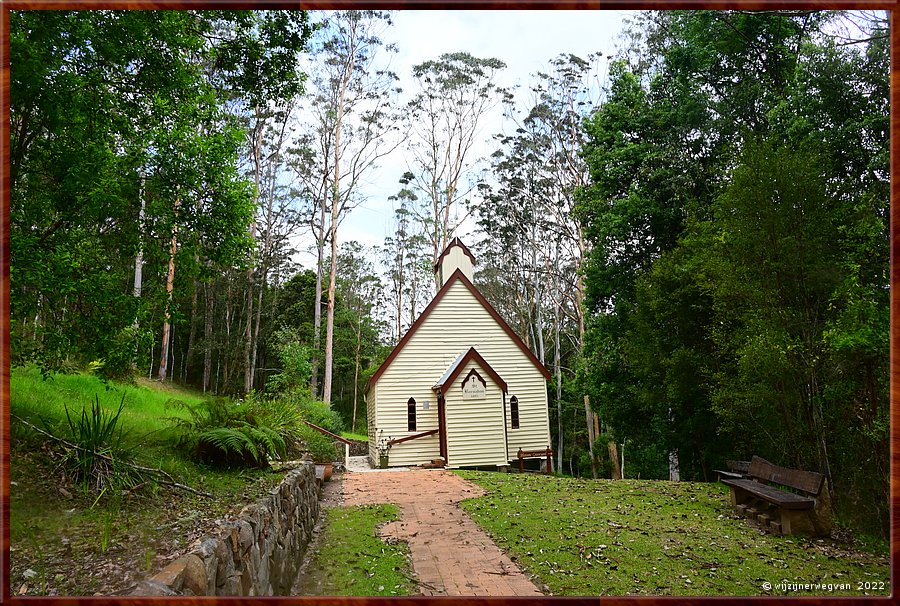 

Yarramalong vallei - Saint Barnabas Church and Cemetery
Oudste houten kerk van New South Wales (1885)  -  50/64