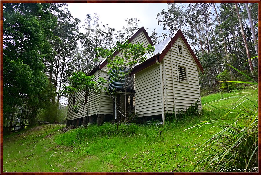 

Yarramalong vallei - Saint Barnabas Church and Cemetery
Oudste houten kerk van New South Wales (1885)  -  52/64