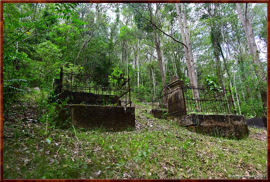 

Yarramalong vallei - Saint Barnabas Church and Cemetery
Oudste houten kerk van New South Wales (1885)  -  53/64