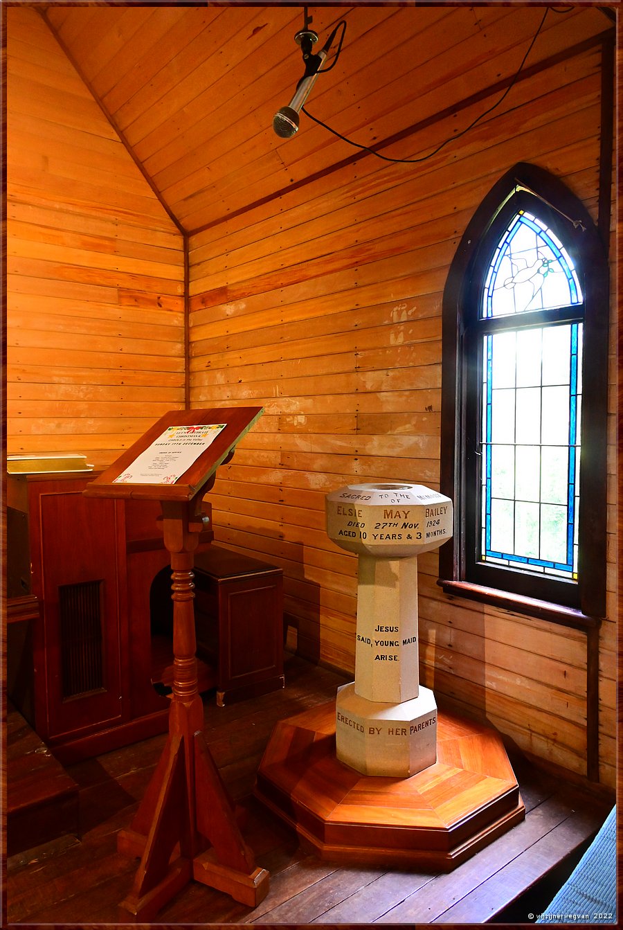 

Yarramalong vallei - Saint Barnabas Church and Cemetery
Oudste houten kerk van New South Wales (1885)  -  57/64