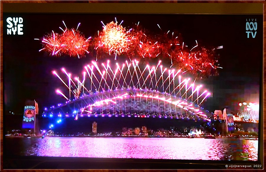 

En Australi luidt het nieuwe jaar in met de traditionele vuurwerk show in Sydney Harbour l  -  13/14