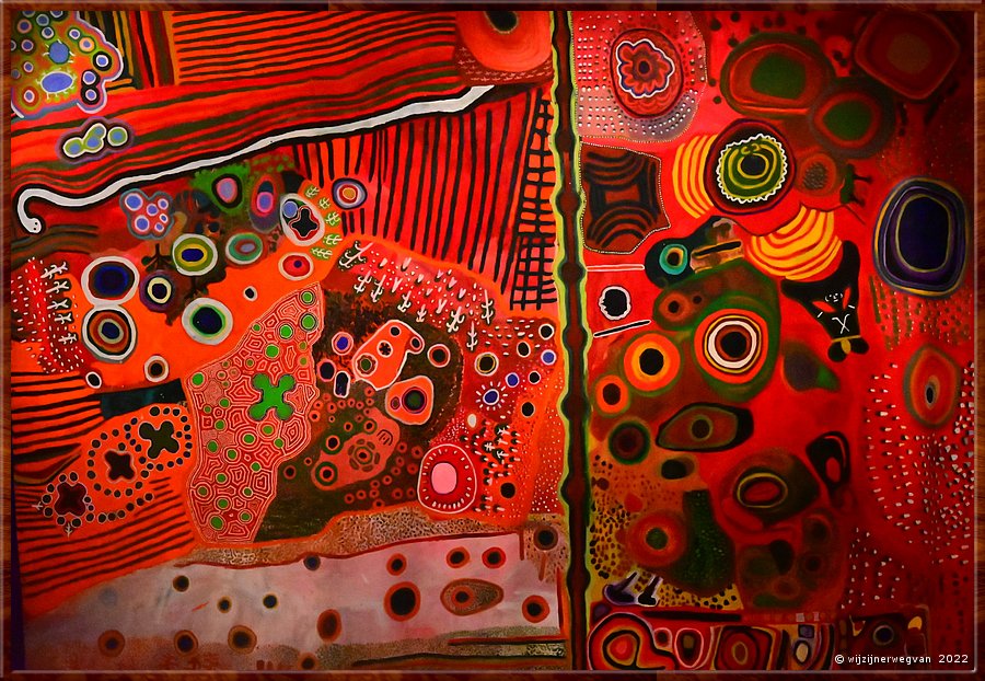 

Canberra - National Museum
'Map of living waters' (1996)

'We were wondering how to tell the court about our country. If white people can't believe our word, they can look at our paintings'  -  14/24