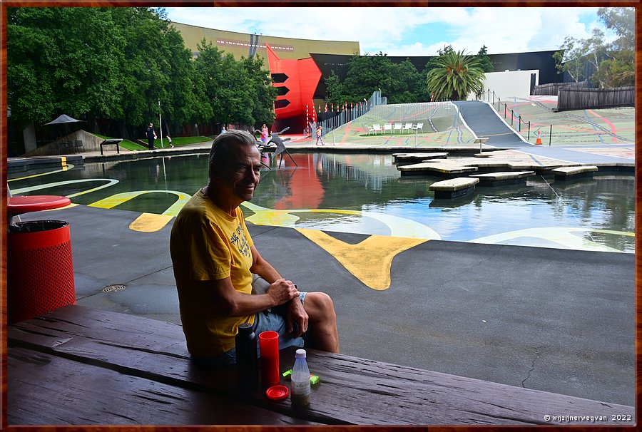 

Canberra - National Museum
'Garden of Australian Dreams'  -  16/24