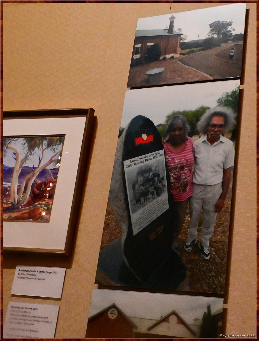 

Canberra - National Museum
'Losing  our Children'
Tussen 1814 en 1980 (echt waar, 1980!) werden Aboriginal kinderen weggenomen bij hun familie en gemeenschap en opgevoed in weeshuizen naar Westerse normen. De effecten van deze 'Stolen Generations' hebben nog steeds grote impact op volgende Aboriginal generaties.  -  20/24