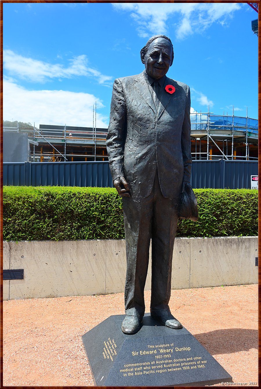 

Canberra - Australian War Memorial
'Sir Edward 'Weary' Dunlop', monument voor alle oorlogsartsen en andere medische staf, 
Peter Corlett (1995)  -  4/22