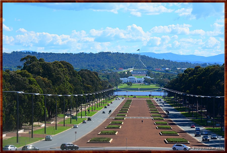 

Canberra - Australian War Memorial
Zicht op het Parlement en Anzac Parade 
vanaf het Memorial  -  21/22