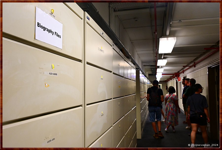 

Canberra - National Library
Enkele jaren hield de bibliotheek een knipseldienst bij over alle belangrijke personen en onderwerpen  -  14/71