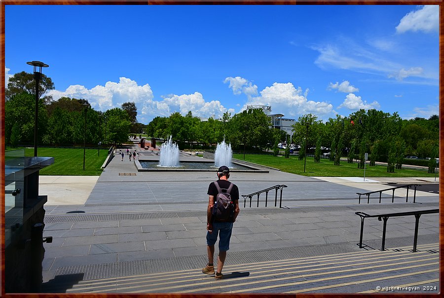 

Canberra - National Library  -  31/71