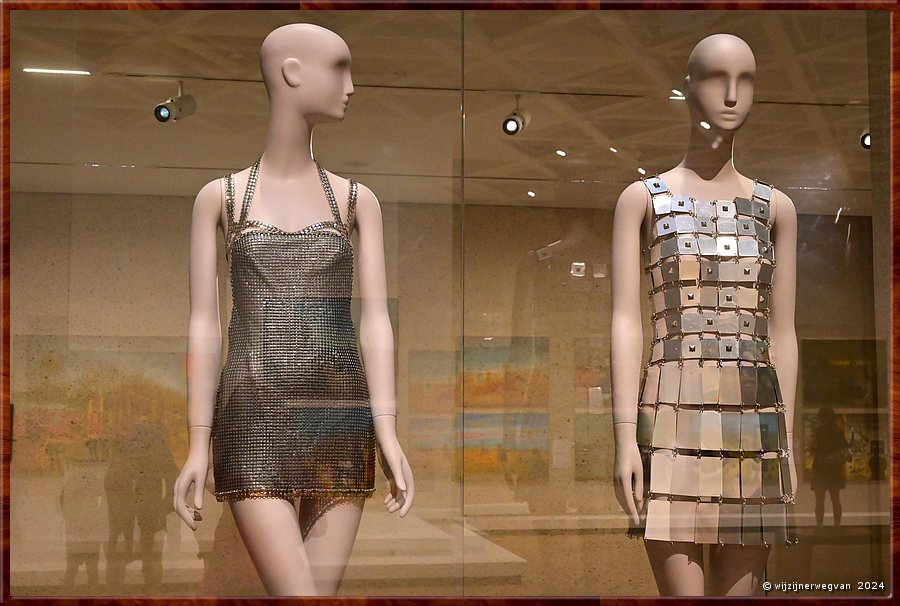 

Canberra - National Gallery
'Dress', Paco Rabanne (1966)
'Amour dress', Paco Rabanne.(1968)

'Creation does not mean seduction, it means impact'  -  42/71