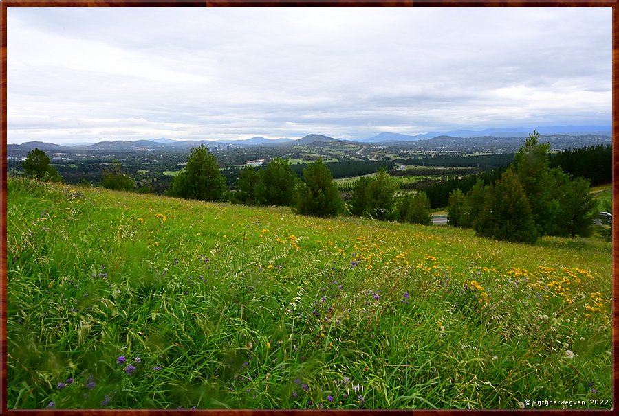 

Canberra - National Arboretum
Dairy Farmers Hill Lookout  -  63/69