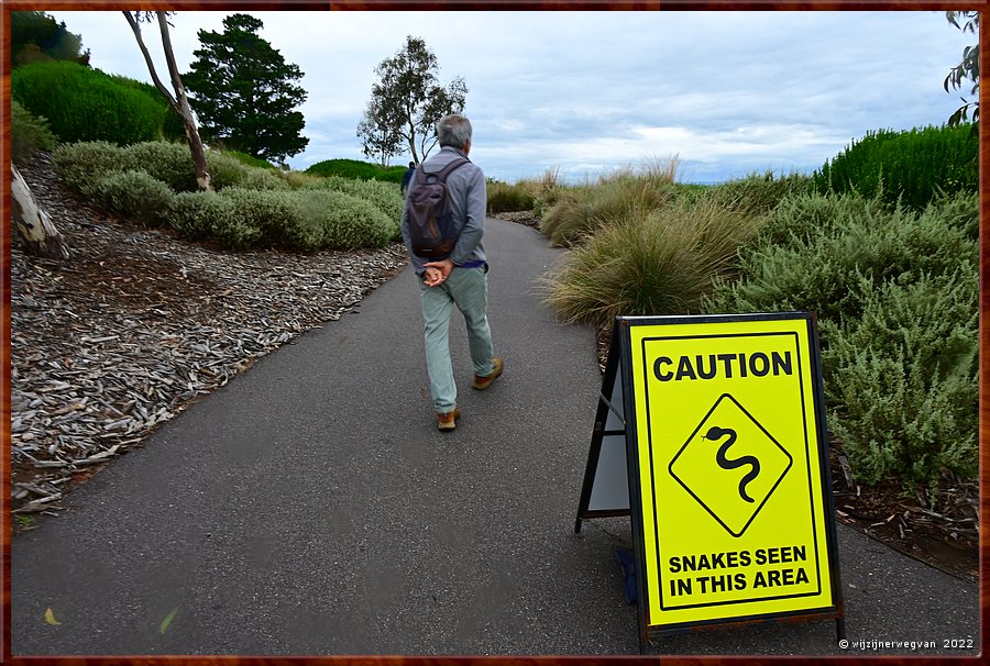 

Canberra - National Arboretum
Dairy Farmers Hill Lookout  -  66/69