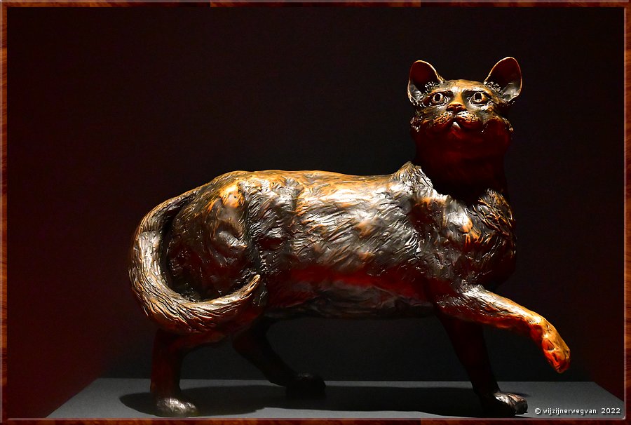 

Canberra - National Museum of Australia
'Matthew Flinders' cat, Trim', replica
Flinders bracht als eerste de omtrek van Australi in kaart. 
Zijn trouwe kat Trim vergezelde hem op vele zeereizen; 
ze zaten samen gevangen op Mauritius, 
ze overleefden samen een scheepsramp.  -  5/21