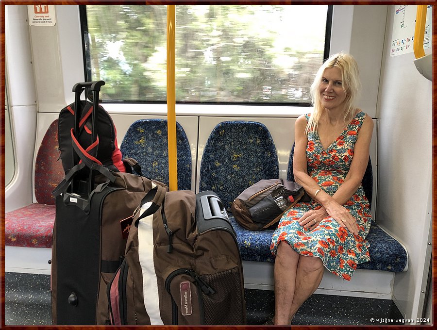 

Sydney
In de trein van Berala naar Wynyard Station  -  2/25