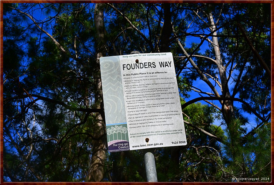 

Sydney, St Ives
Bungaroo Reserve
It is an offence to willfully or negigently disturb any plant, animal, rock or soil  -  16/25