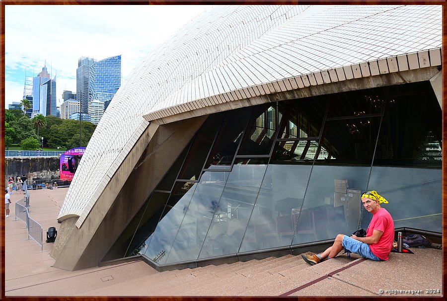 

Sydney, Opera House
Plekje uit de zon  -  14/26