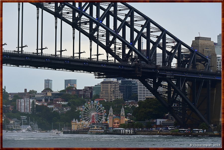 

Sydney
Harbour Bridge & Luna Park  -  19/26