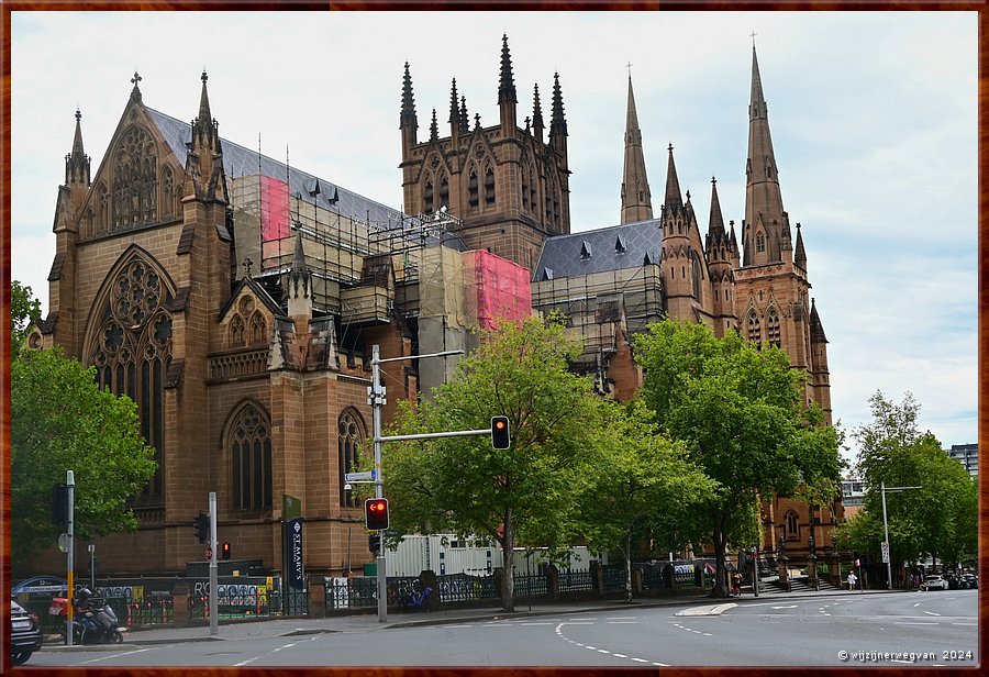 

Sydney, St Mary's Cathedral
Niet de hoogste, niet de grootste, maar wel de langste kerk van Australi  -  2/70