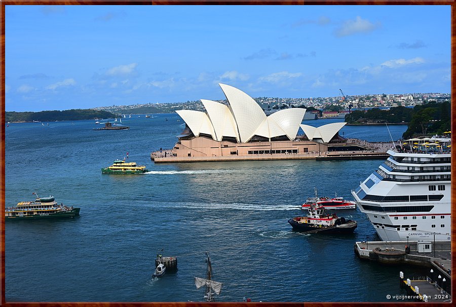 

Sydney 
Harbour Bridge Walk
Het Opera House wordt gekoeld en verwarmd met zeewater uit de haven  -  4/49