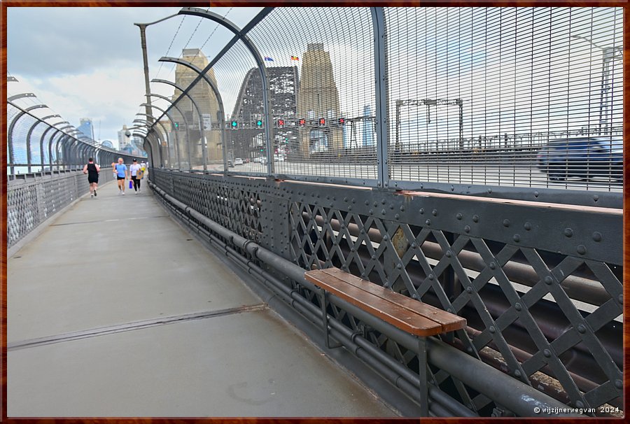 

Sydney 
Harbour Bridge Walk
Het enige bankje op de brug!  -  14/49