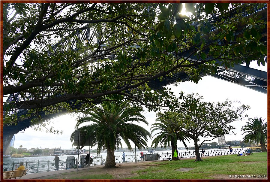 

Sydney
Olympic Park onder de brug  -  19/49