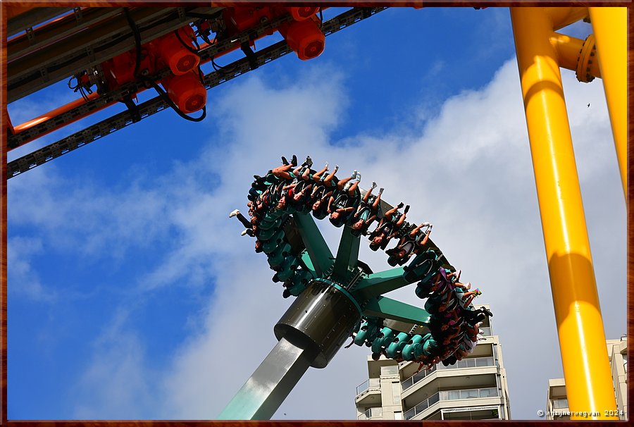 

Sydney, Luna Park
Maar voor de meeste attracties helpt het als je knettergek bent.
Of jeugdig.  -  22/49