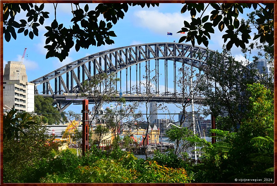 

Sydney, Wendy's Secret Garden
Harbour Bridge
Gezien vanuit Lavender Bay  -  27/49