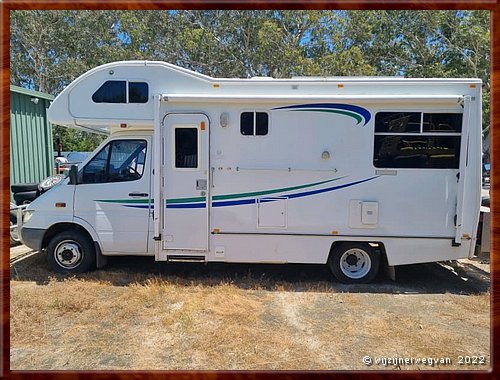 

De eerste optie: Mercedes Benz Camper Van
Bouwjaar 2004 - 279.000 km - Automaat  -  1/4