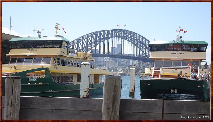 

Sydney
Circulair Quay
Ferries naar Manly en Watsons Bay  -  23/53