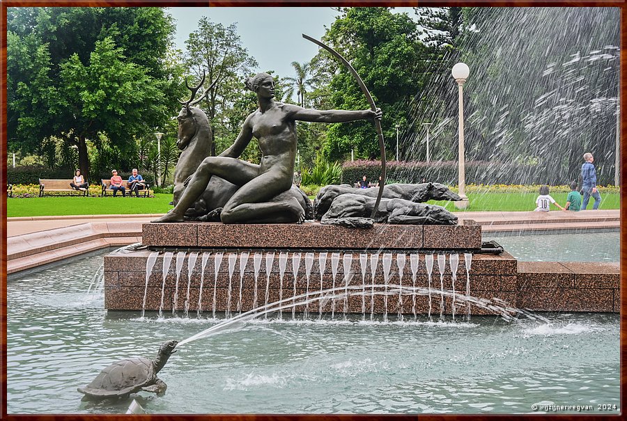 

Sydney, Hyde Park
Archibald Memorial Fountain
Diana, symbool voor licht en leven  -  24/30