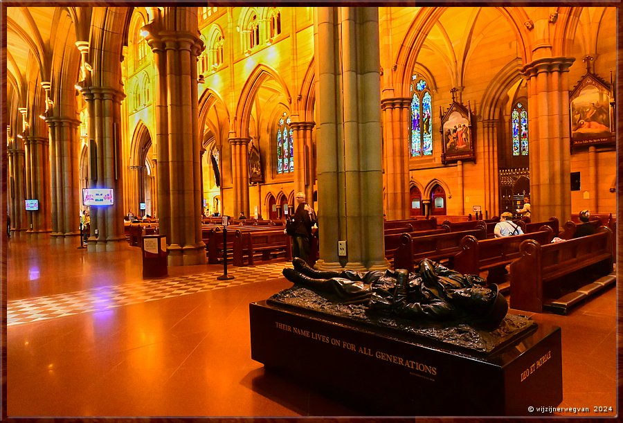 

Sydney
Saint Mary's Cathedral 
Monument voor de gevallen soldaat (1928)  -  28/30