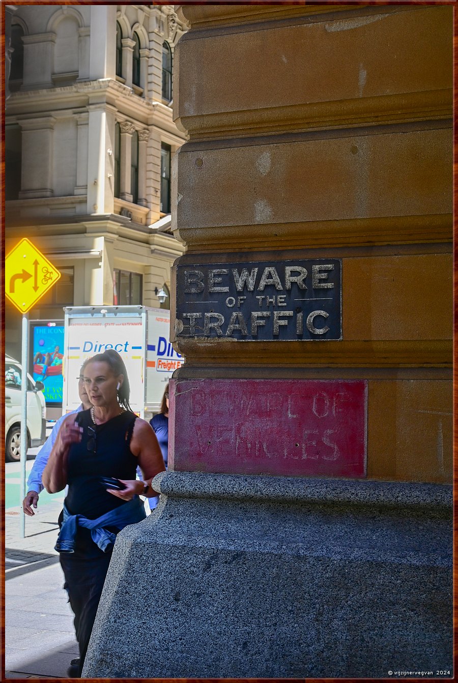 

Sydney
General Post Office
'Beware of the Traffic' 
Postkoetsen reden hier naar binnen  -  14/71