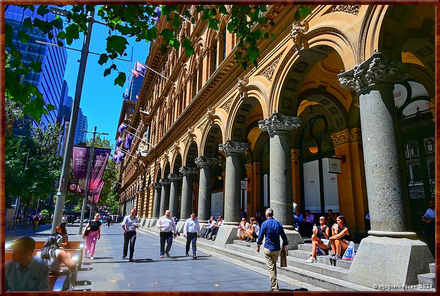 

Sydney
Martin Place
General Post Office
Het postkantoor moest een uitstraling hebben van grandeur, 
er moest een grote tuin of plein omheen komen  -  15/71