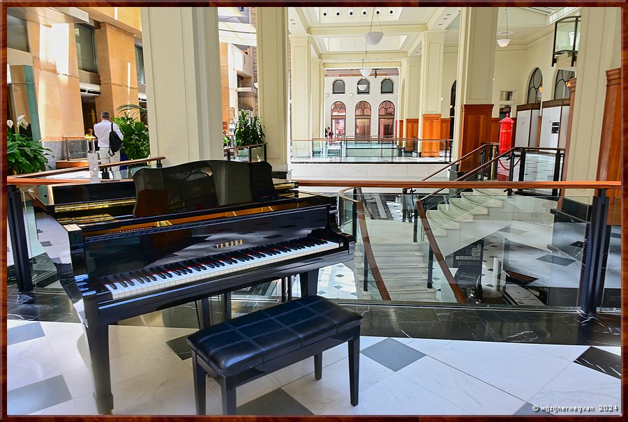 

Sydney
General Post Office
In 2017 werd het postkantoor verkocht aan het Fullerton Hotel  -  17/71