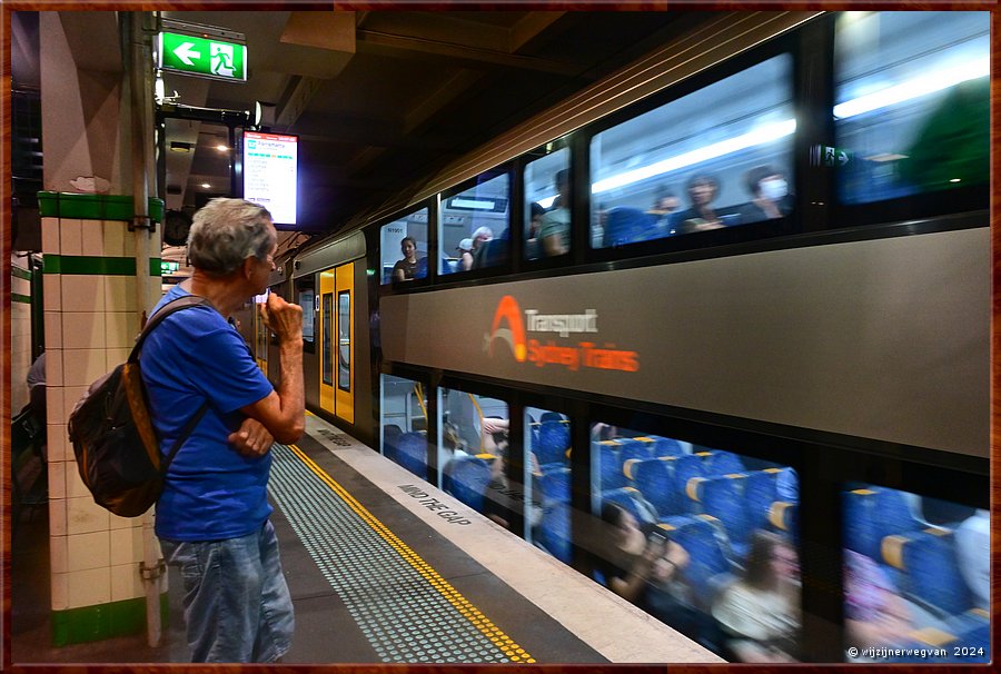 

Sydney
Saint James treinstation  -  70/71