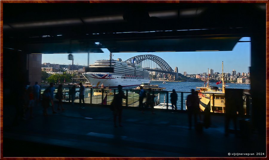 

Sydney
Een laatste blik op Sydney Harbour vanuit de trein  -  71/71