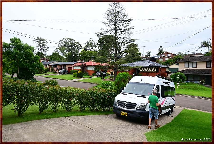 

Sydney
Parramatta (Winston Hills)
Parkeren op hellend vlak  -  2/13