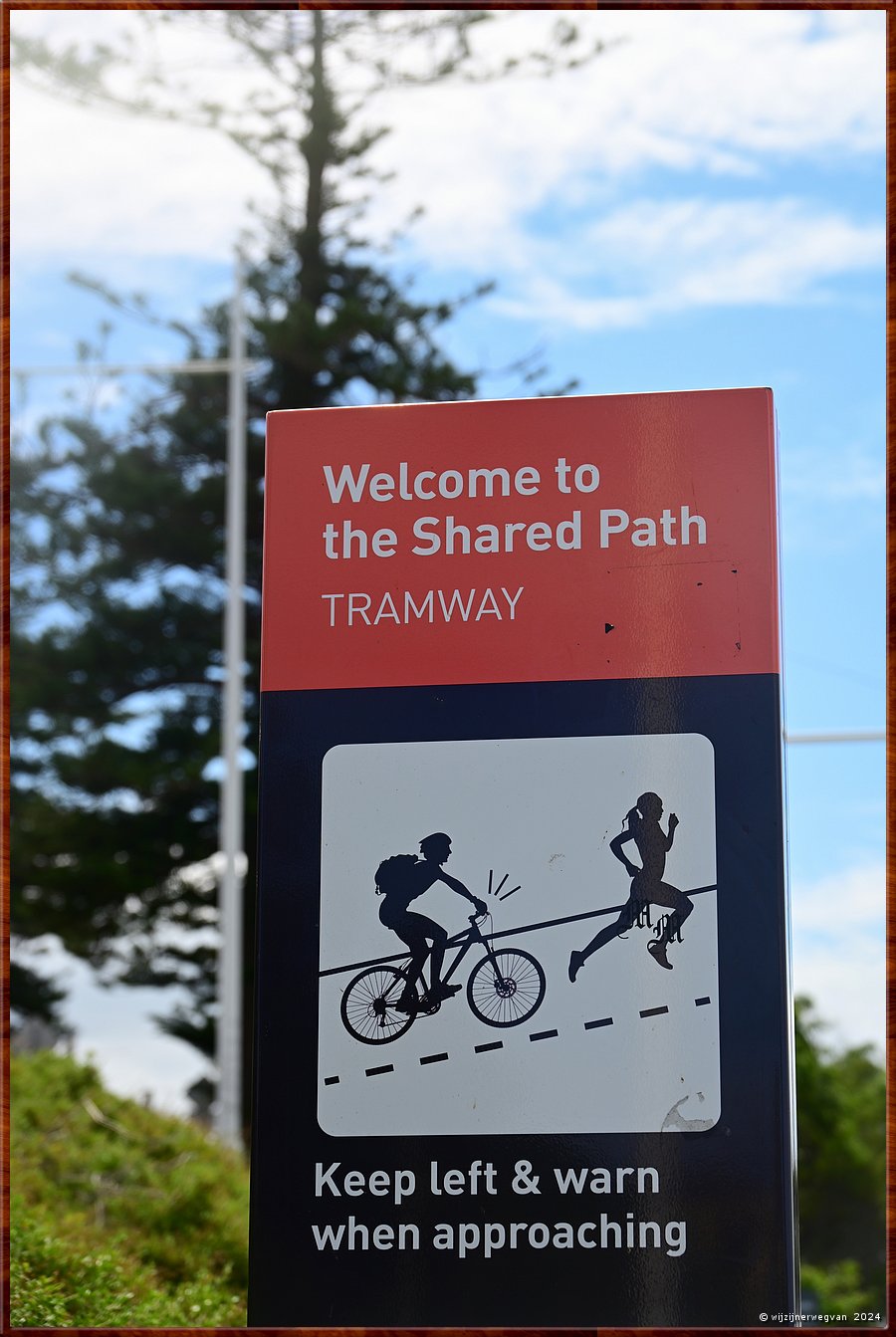 

Wollongong, Blue Mile Pathway
'Shared Path'
Ren voor je leven ...  -  18/33