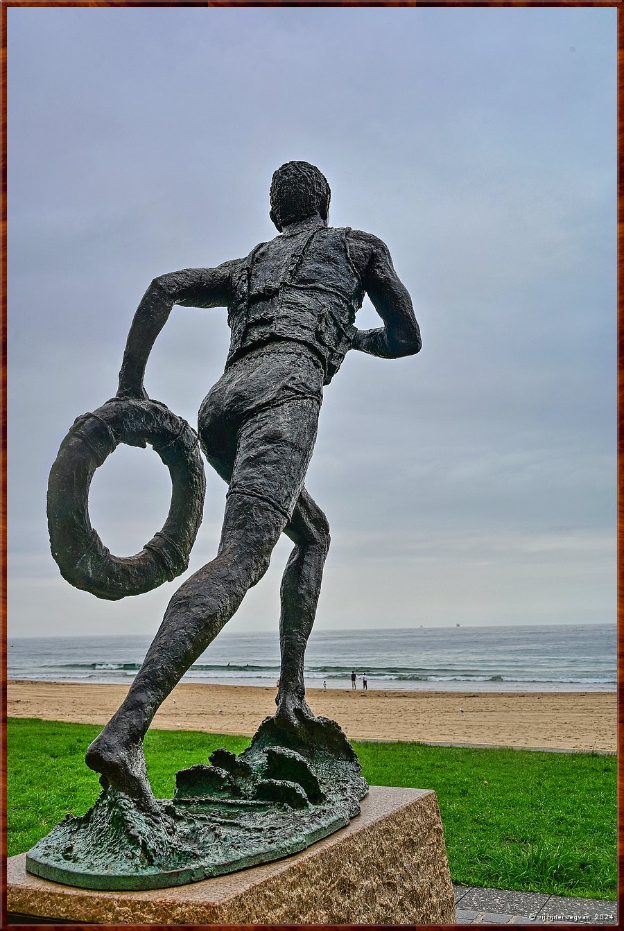 

Wollongong
North Wollongong Beach
'Surf life saver', Terrence Plowright (2008)  -  6/33