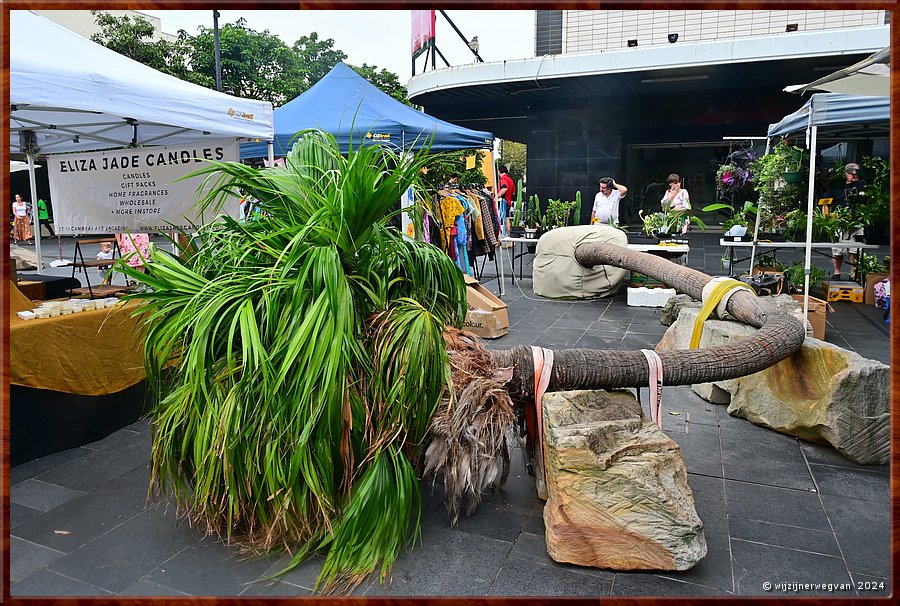 

Wollongong, Crown street  Mall
Illawarra placed landscape, Mike Hewson
Levende palmboom zitje  -  21/33