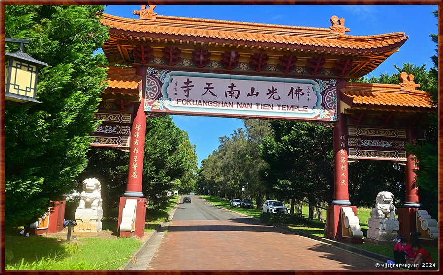 

Wollongong
Nan Tien tempel
Entree  -  3/33