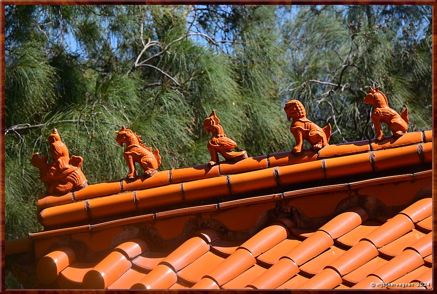 

Wollongong
Nan Tien tempel
Dakruiters beschermen het gebouw, elk op zijn eigen wijze  -  15/33