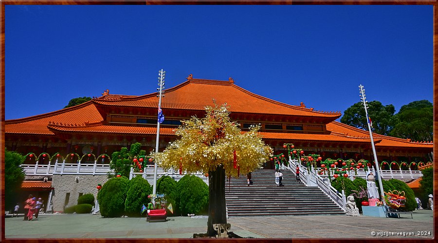 

Wollongong
Nan Tien tempel
Binnenplein en de toegang naar de 'Great Heroe Hall'  -  19/33