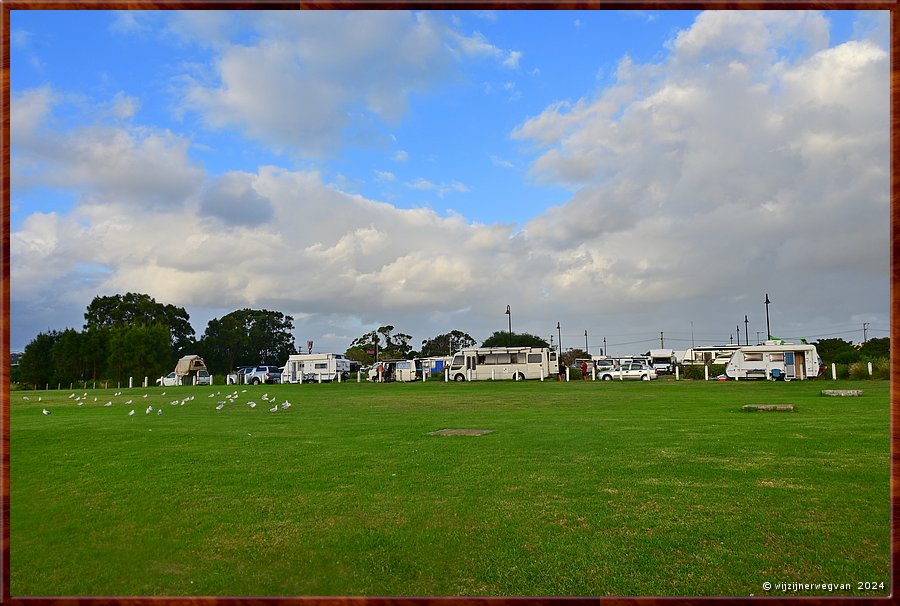 

Wollongong
Lake Illawara, Kully Bay
Lake View RV Car Park  -  18/21