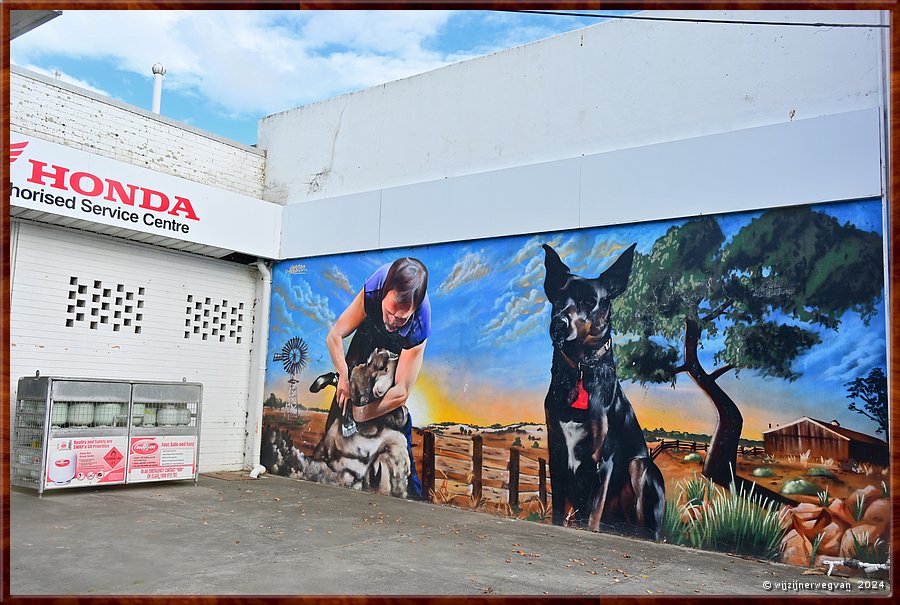 

Yarram
Commercial Road
'Sheep shearer - Brown Wigg', Heesco (2020)  -  22/33