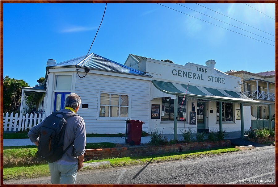 

Port Albert
General Store
Pizzeria VerSicilia  -  5/26