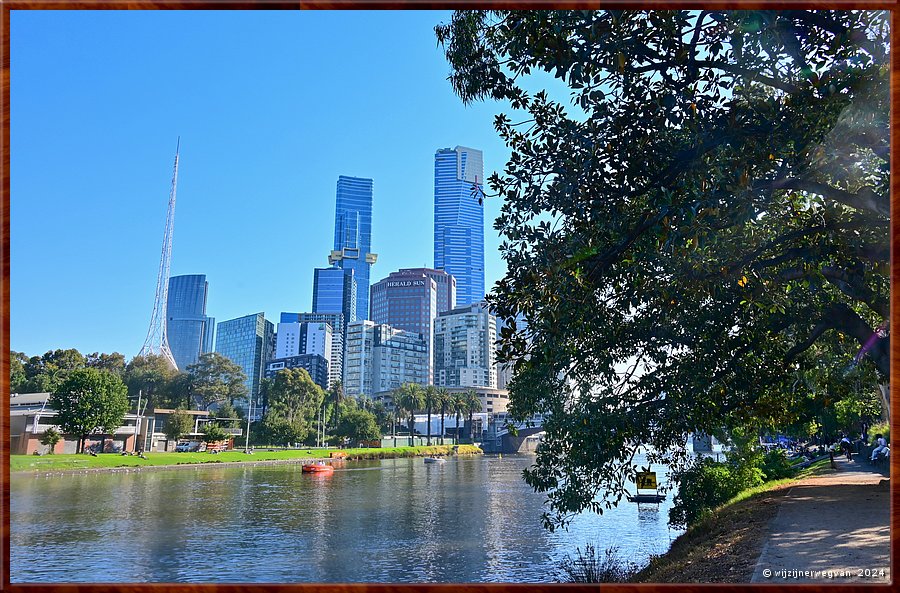 

Melbourne
Yarra river  -  48/50