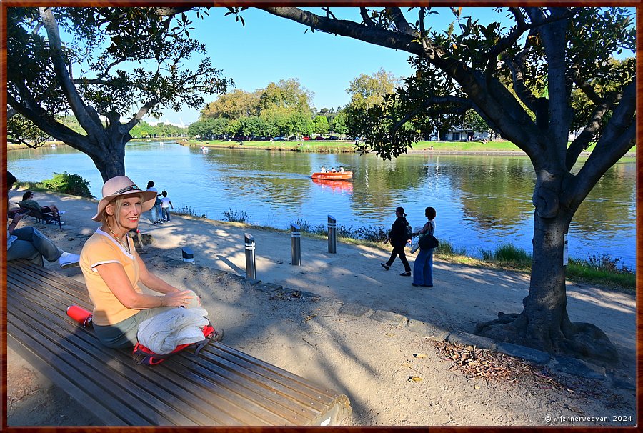 

Melbourne
Yarra river  -  49/50