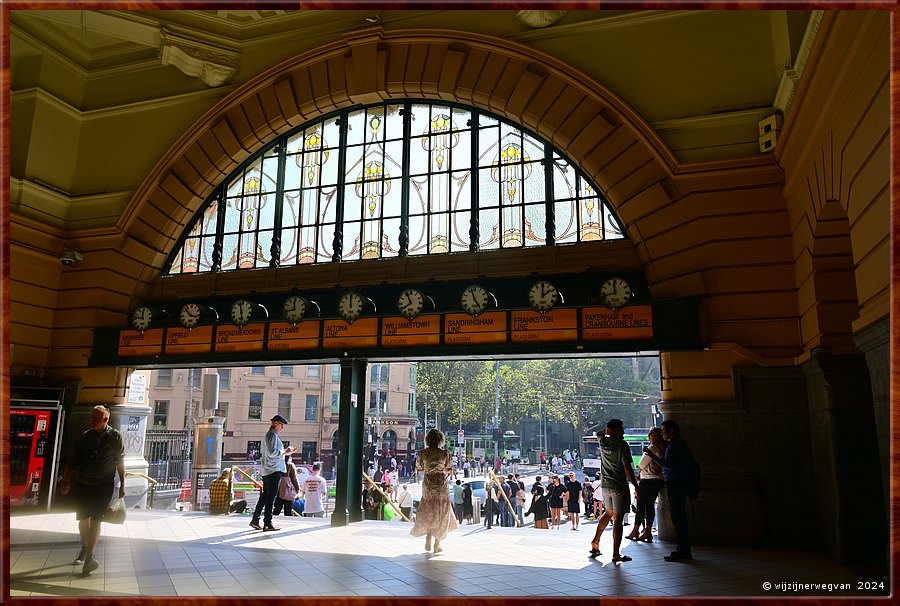 

Melbourne
Flinders Street Station  -  3/68