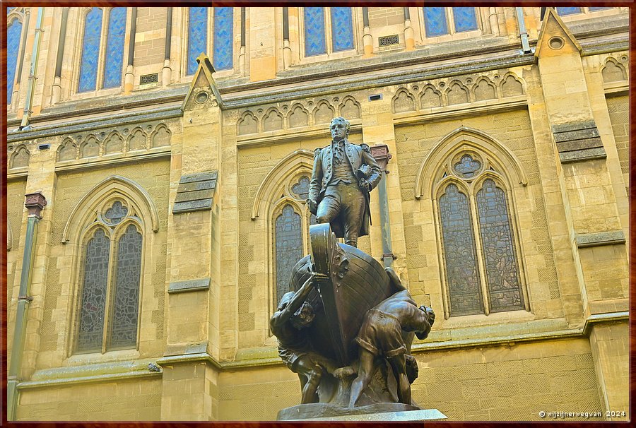 

Melbourne, Flinders street
Sint Paul's Cathedral
Captain Mattew Flinders (1925)
De eerste man die een rondje Australi deed ... nou, wij!  -  6/68